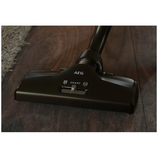 جاروبرقی 1800 وات آ ا گ مدل VX82-1-5DB